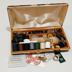 Vintage Mele Velvet Clamshell Storage / Storage Jewelry Earring Box